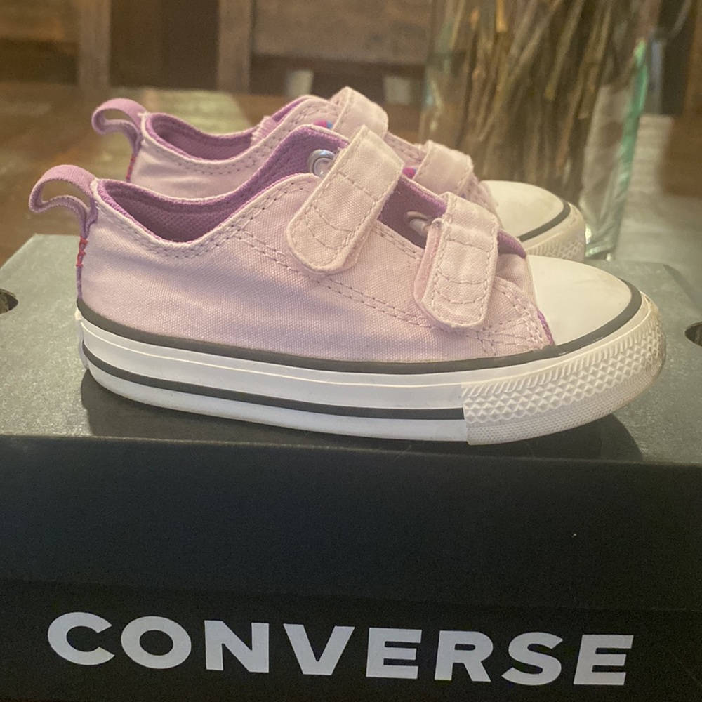 Infant Converse Size:6 Color: purple. Box included